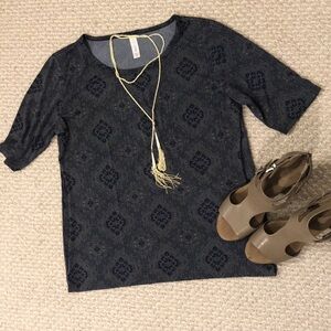 SALE 🔥Like new! Lularoe graphic shift